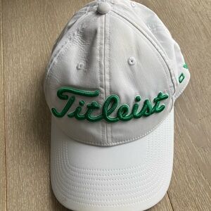 Men or women’s Titleist Cap in White withGreen Logo